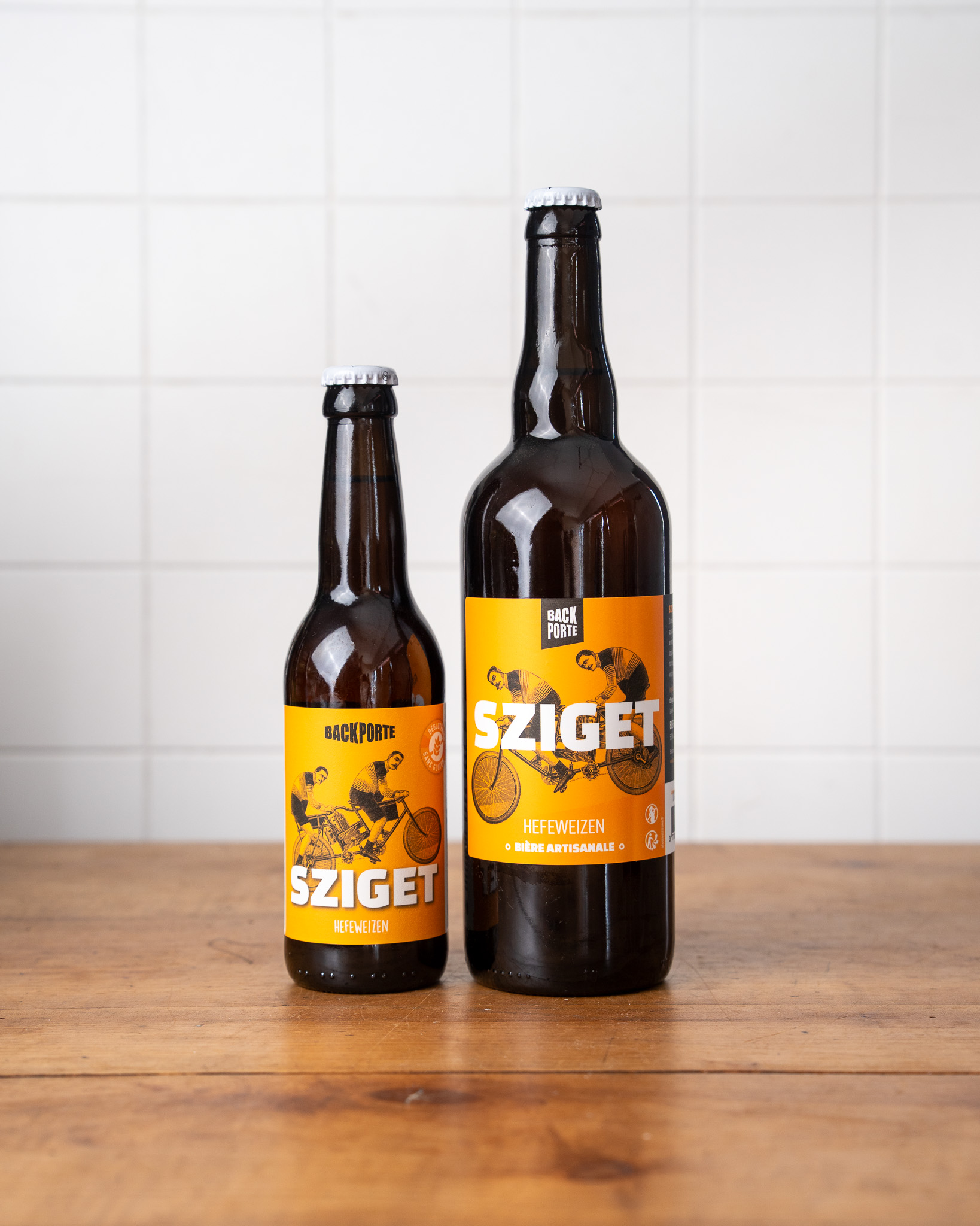 Photo des formats 33cl et 75cl en bouteille de la bière Sziget